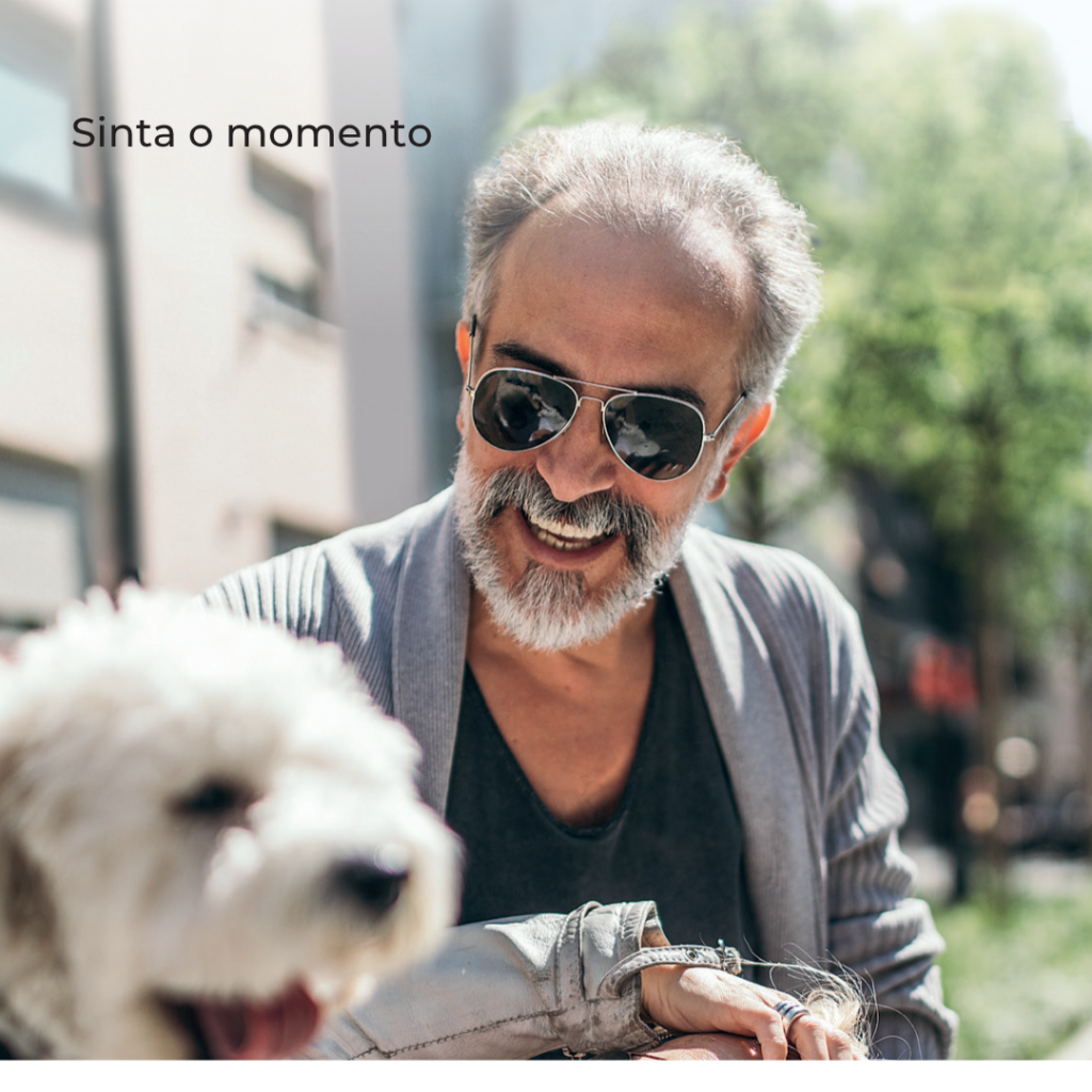de captar os sons de forma que o cérebro tenha que